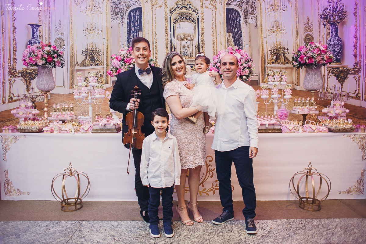 festa linda, princesa sofia, sofia 1 ano, tema castelo da Sofia, mãe de menino e menina, festa em vila Velha, Praia da costa, madrinha ama, mundo rosa, decoração rosa, decoração by Algodão Doce festas, cerimonial Lipe e Cia