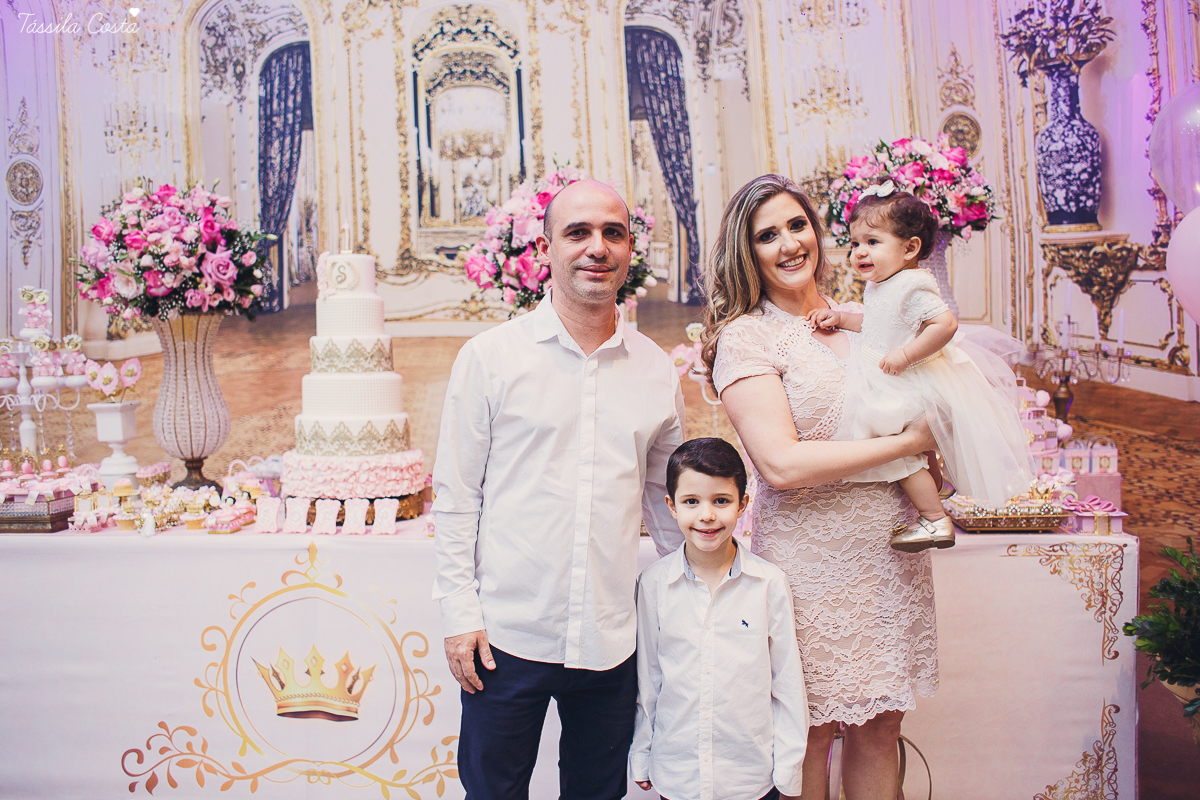 festa linda, princesa sofia, sofia 1 ano, tema castelo da Sofia, mãe de menino e menina, festa em vila Velha, Praia da costa, madrinha ama, mundo rosa, decoração rosa, decoração by Algodão Doce festas, cerimonial Lipe e Cia