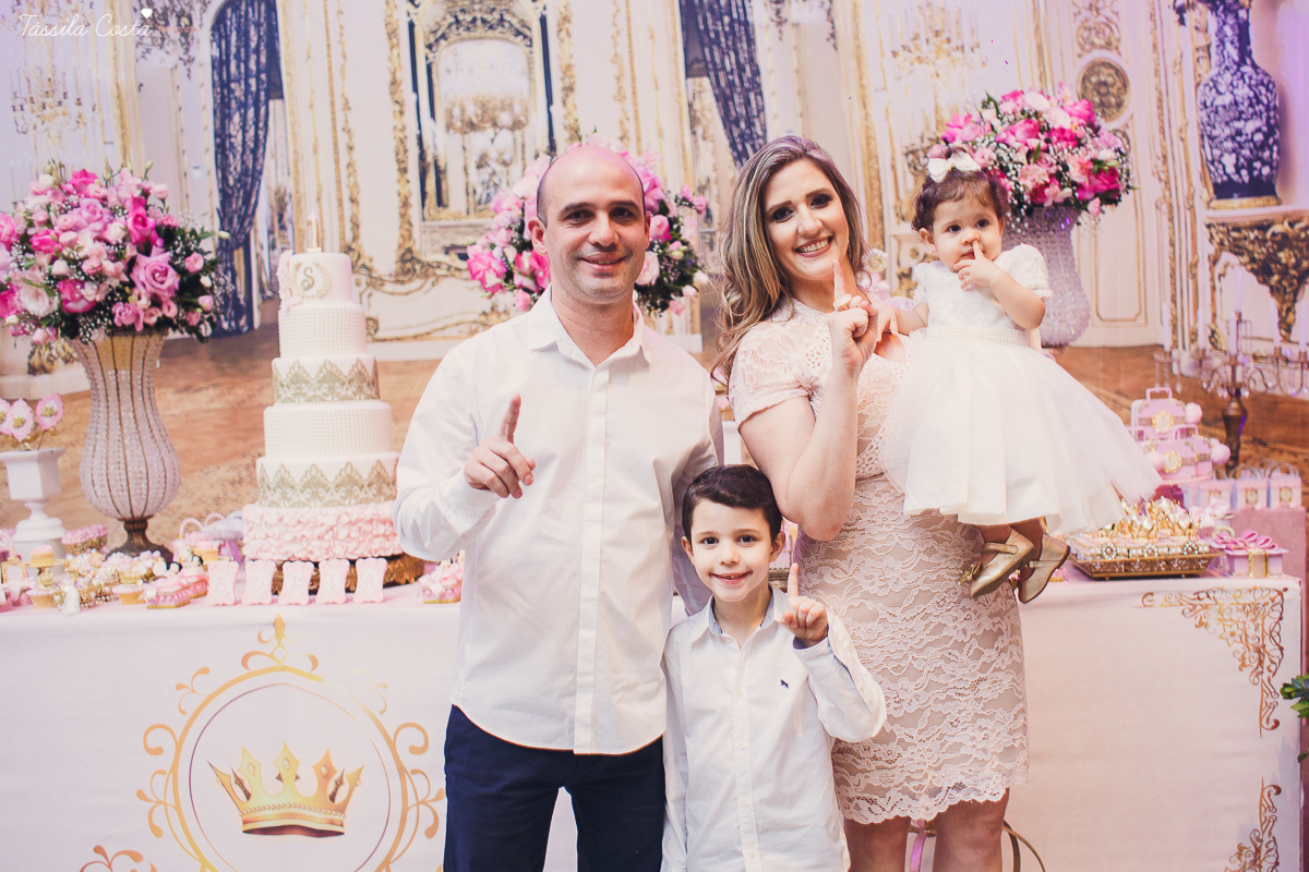 festa linda, princesa sofia, sofia 1 ano, tema castelo da Sofia, mãe de menino e menina, festa em vila Velha, Praia da costa, madrinha ama, mundo rosa, decoração rosa, decoração by Algodão Doce festas, cerimonial Lipe e Cia
