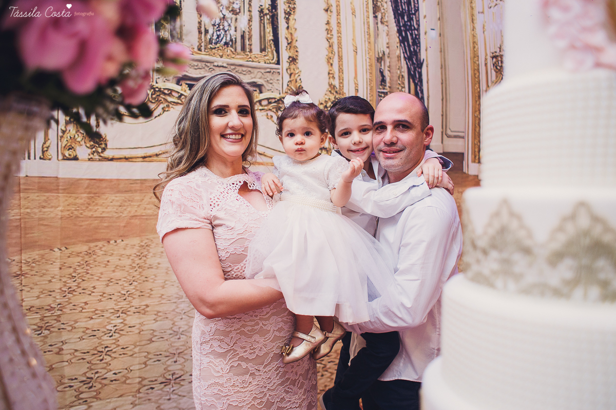 festa linda, princesa sofia, sofia 1 ano, tema castelo da Sofia, mãe de menino e menina, festa em vila Velha, Praia da costa, madrinha ama, mundo rosa, decoração rosa, decoração by Algodão Doce festas, cerimonial Lipe e Cia