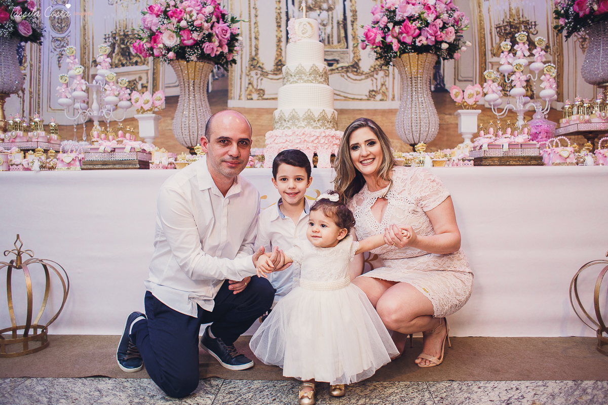 festa linda, princesa sofia, sofia 1 ano, tema castelo da Sofia, mãe de menino e menina, festa em vila Velha, Praia da costa, madrinha ama, mundo rosa, decoração rosa, decoração by Algodão Doce festas, cerimonial Lipe e Cia