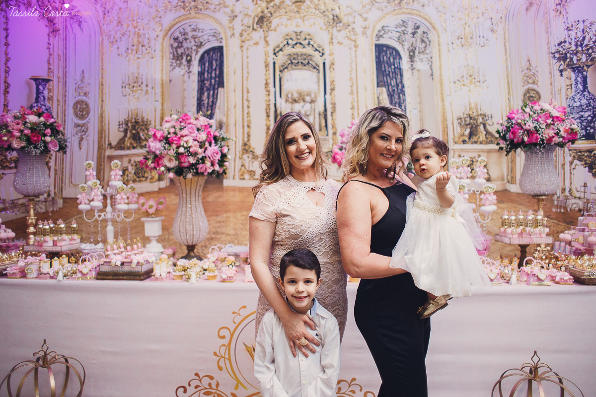 festa linda, princesa sofia, sofia 1 ano, tema castelo da Sofia, mãe de menino e menina, festa em vila Velha, Praia da costa, madrinha ama, mundo rosa, decoração rosa, decoração by Algodão Doce festas, cerimonial Lipe e Cia