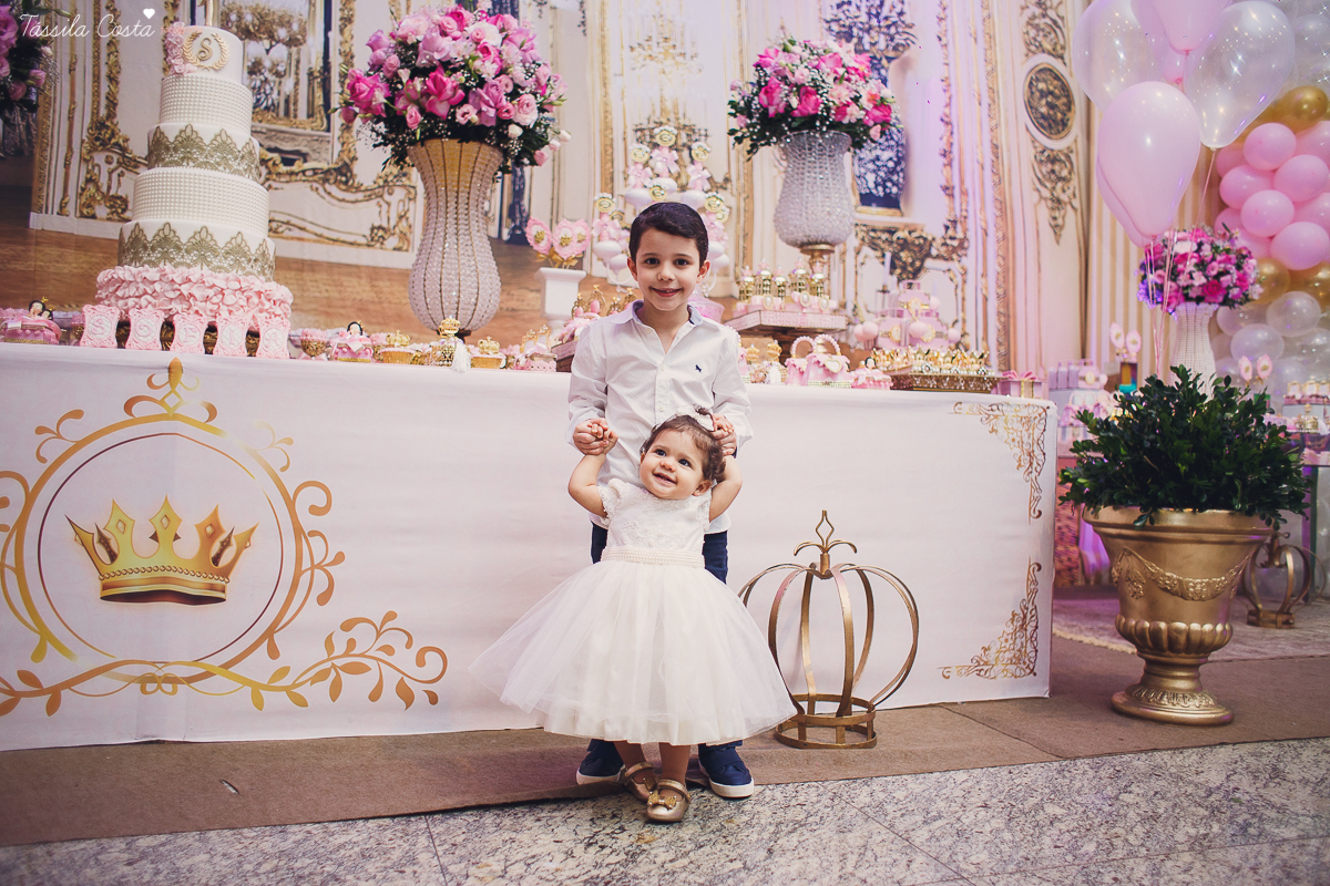 festa linda, princesa sofia, sofia 1 ano, tema castelo da Sofia, mãe de menino e menina, festa em vila Velha, Praia da costa, madrinha ama, mundo rosa, decoração rosa, decoração by Algodão Doce festas, cerimonial Lipe e Cia