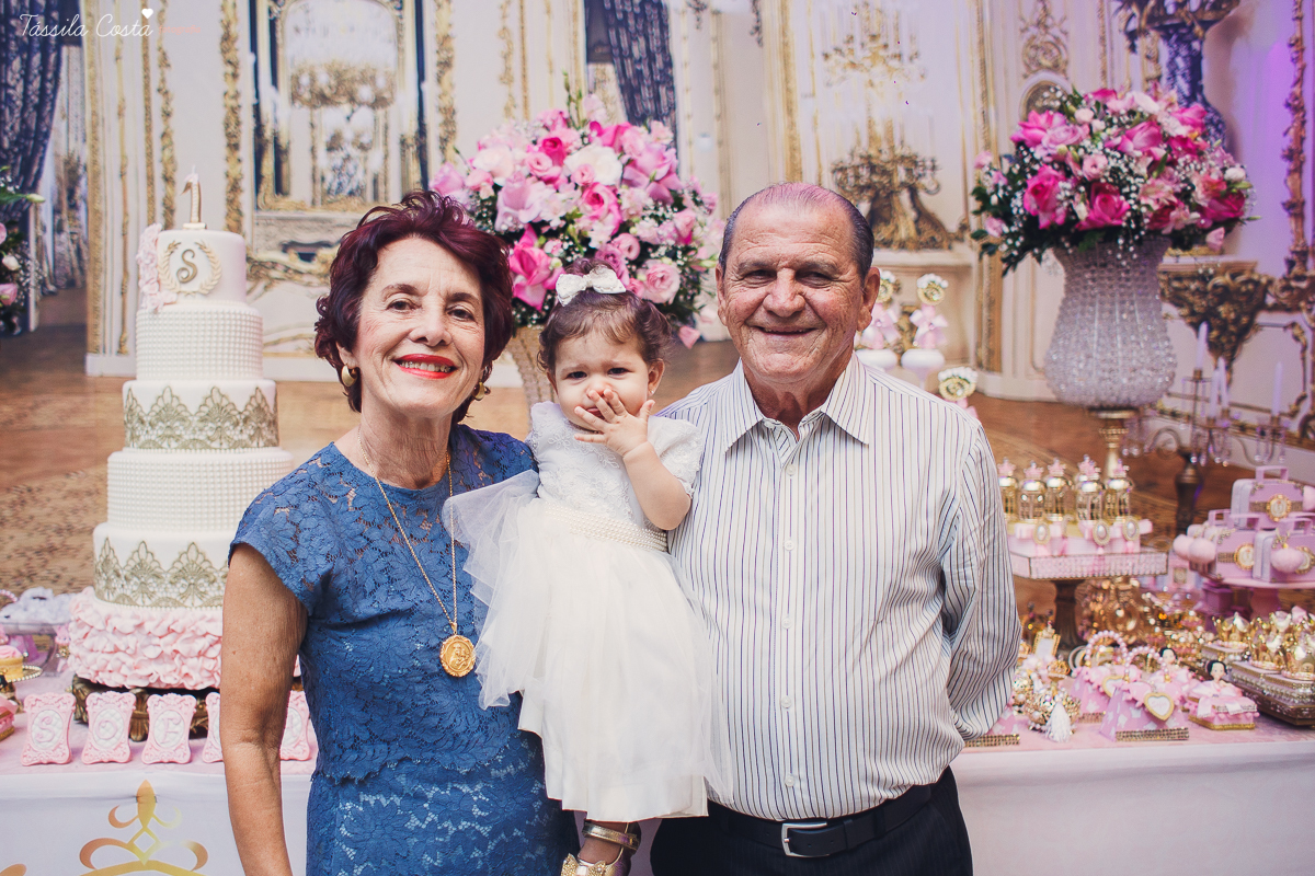 festa linda, princesa sofia, sofia 1 ano, tema castelo da Sofia, mãe de menino e menina, festa em vila Velha, Praia da costa, madrinha ama, mundo rosa, decoração rosa, decoração by Algodão Doce festas, cerimonial Lipe e Cia