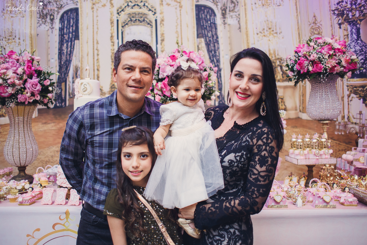 festa linda, princesa sofia, sofia 1 ano, tema castelo da Sofia, mãe de menino e menina, festa em vila Velha, Praia da costa, madrinha ama, mundo rosa, decoração rosa, decoração by Algodão Doce festas, cerimonial Lipe e Cia