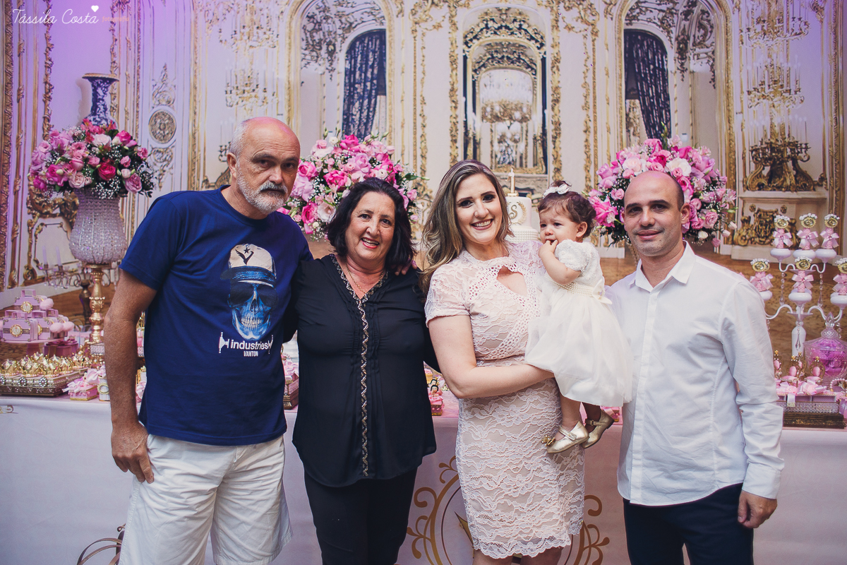 festa linda, princesa sofia, sofia 1 ano, tema castelo da Sofia, mãe de menino e menina, festa em vila Velha, Praia da costa, madrinha ama, mundo rosa, decoração rosa, decoração by Algodão Doce festas, cerimonial Lipe e Cia