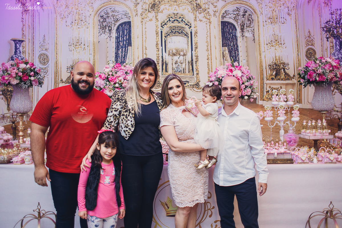 festa linda, princesa sofia, sofia 1 ano, tema castelo da Sofia, mãe de menino e menina, festa em vila Velha, Praia da costa, madrinha ama, mundo rosa, decoração rosa, decoração by Algodão Doce festas, cerimonial Lipe e Cia