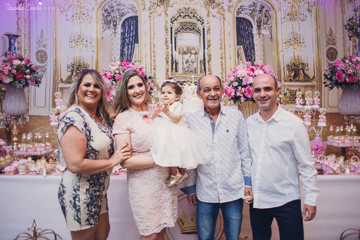 festa linda, princesa sofia, sofia 1 ano, tema castelo da Sofia, mãe de menino e menina, festa em vila Velha, Praia da costa, madrinha ama, mundo rosa, decoração rosa, decoração by Algodão Doce festas, cerimonial Lipe e Cia