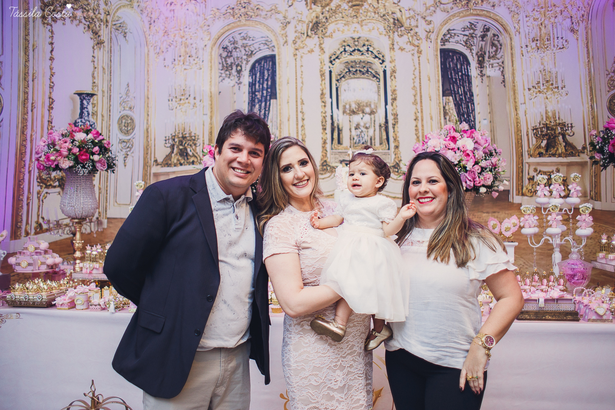 festa linda, princesa sofia, sofia 1 ano, tema castelo da Sofia, mãe de menino e menina, festa em vila Velha, Praia da costa, madrinha ama, mundo rosa, decoração rosa, decoração by Algodão Doce festas, cerimonial Lipe e Cia