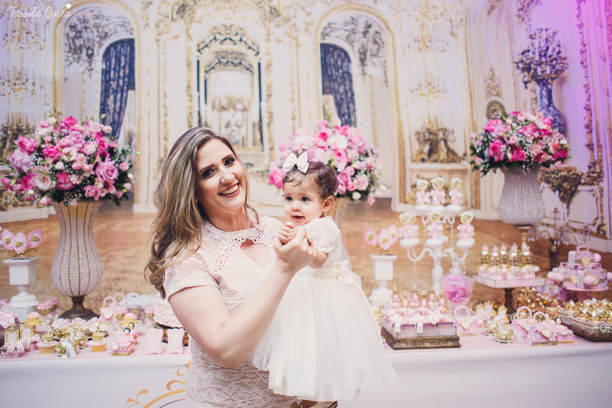 festa linda, princesa sofia, sofia 1 ano, tema castelo da Sofia, mãe de menino e menina, festa em vila Velha, Praia da costa, madrinha ama, mundo rosa, decoração rosa, decoração by Algodão Doce festas, cerimonial Lipe e Cia