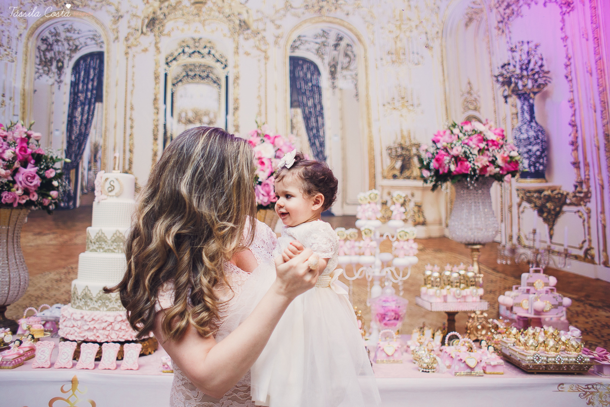festa linda, princesa sofia, sofia 1 ano, tema castelo da Sofia, mãe de menino e menina, festa em vila Velha, Praia da costa, madrinha ama, mundo rosa, decoração rosa, decoração by Algodão Doce festas, cerimonial Lipe e Cia