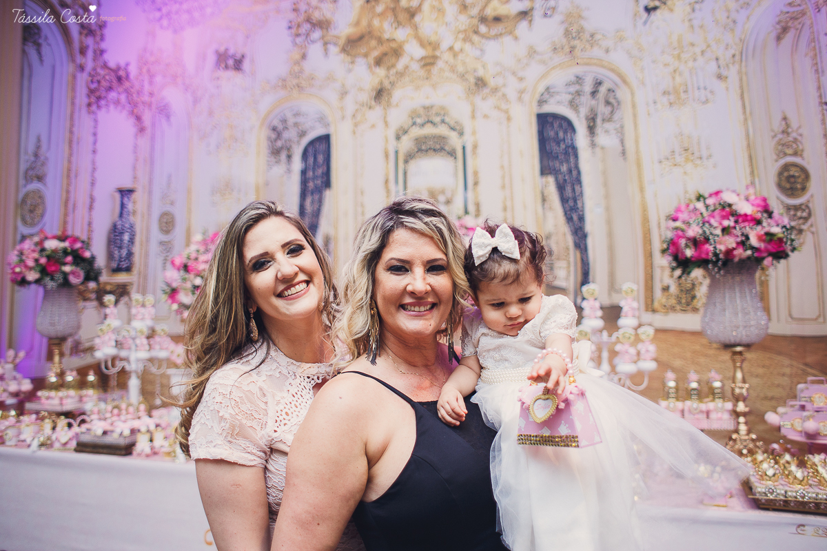 festa linda, princesa sofia, sofia 1 ano, tema castelo da Sofia, mãe de menino e menina, festa em vila Velha, Praia da costa, madrinha ama, mundo rosa, decoração rosa, decoração by Algodão Doce festas, cerimonial Lipe e Cia