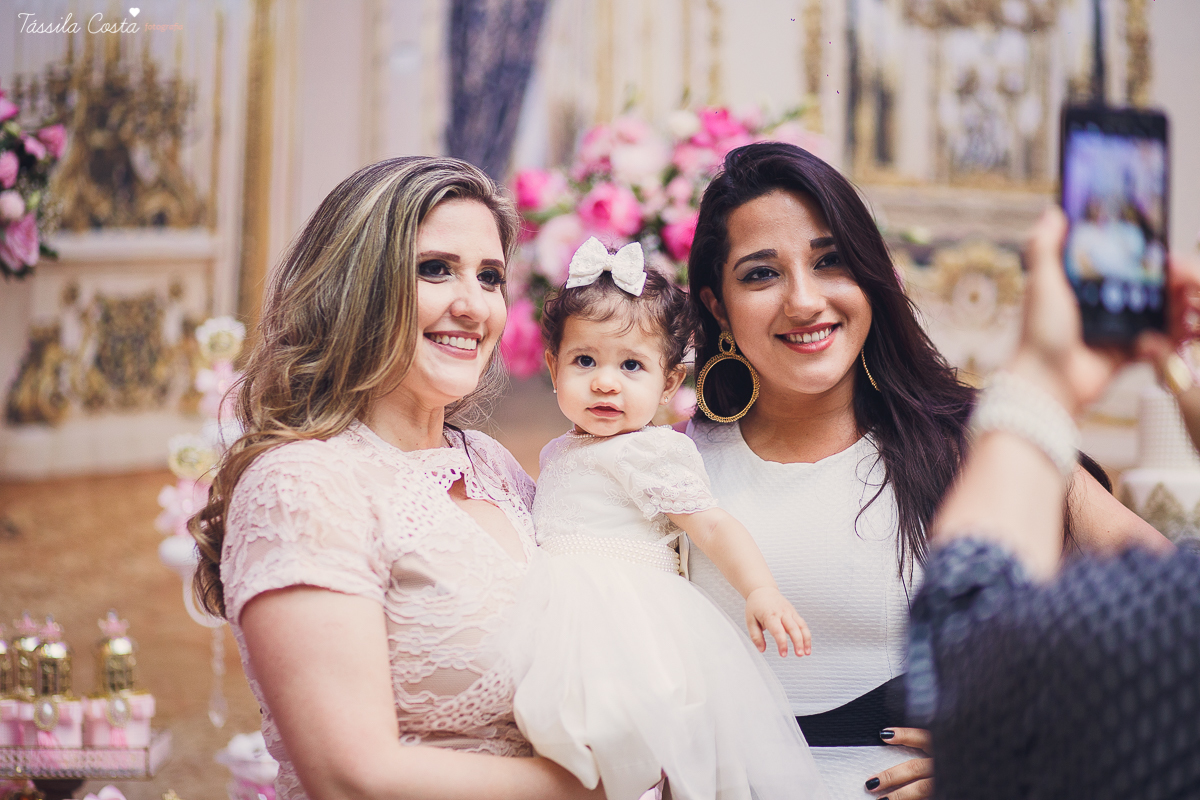 festa linda, princesa sofia, sofia 1 ano, tema castelo da Sofia, mãe de menino e menina, festa em vila Velha, Praia da costa, madrinha ama, mundo rosa, decoração rosa, decoração by Algodão Doce festas, cerimonial Lipe e Cia