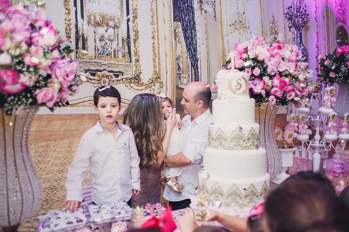 festa linda, princesa sofia, sofia 1 ano, tema castelo da Sofia, mãe de menino e menina, festa em vila Velha, Praia da costa, madrinha ama, mundo rosa, decoração rosa, decoração by Algodão Doce festas, cerimonial Lipe e Cia