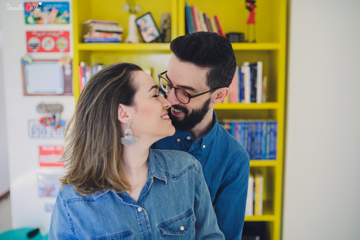 ensaio lifestyle, tassila costa fotografia, fotos feitas em casa, carol cata, Pr Tiago Cata, Praia da Costa, Primeira Igreja Batista da Praia da Costa, ensaio fotográfico feito em casa