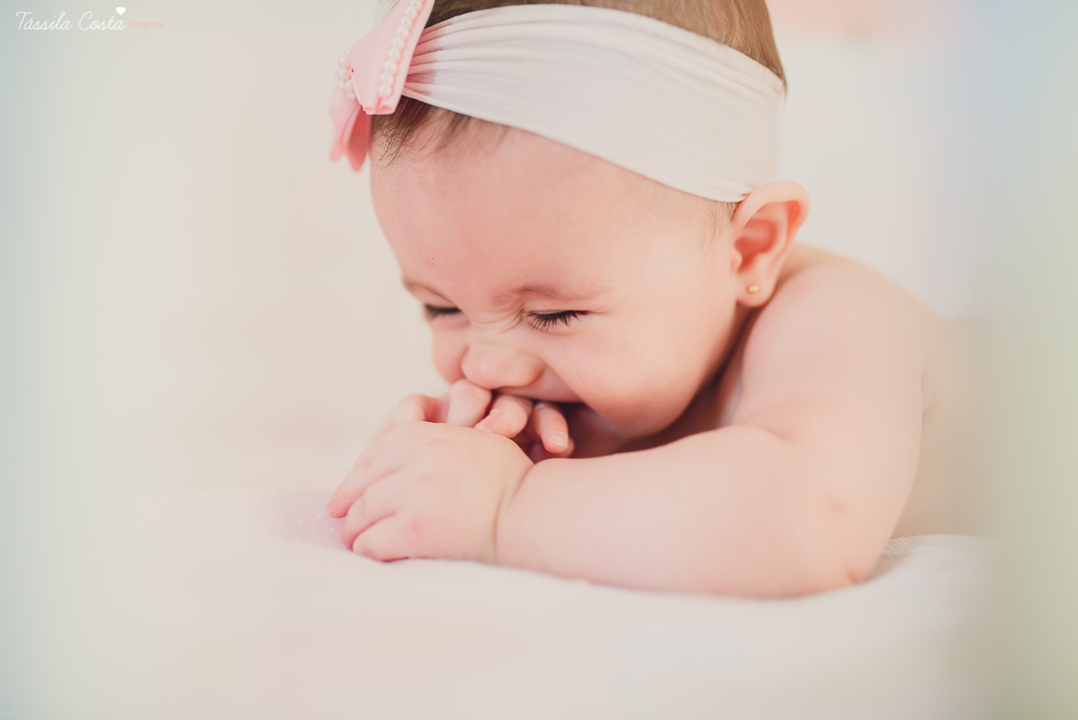 ensaio lifestyle, tassila costa fotografia, fotos feitas em casa, carol cata, Pr Tiago Cata, Praia da Costa, Primeira Igreja Batista da Praia da Costa, ensaio fotográfico feito em casa