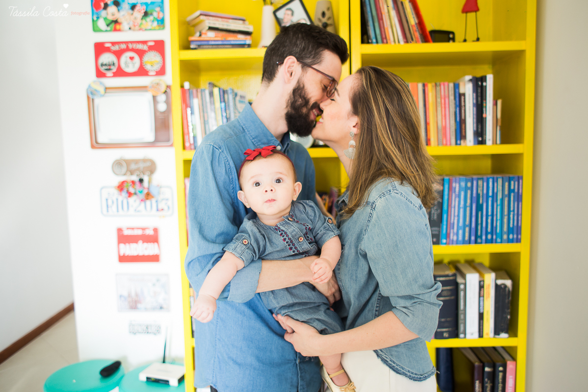 ensaio lifestyle, tassila costa fotografia, fotos feitas em casa, carol cata, Pr Tiago Cata, Praia da Costa, Primeira Igreja Batista da Praia da Costa, ensaio fotográfico feito em casa
