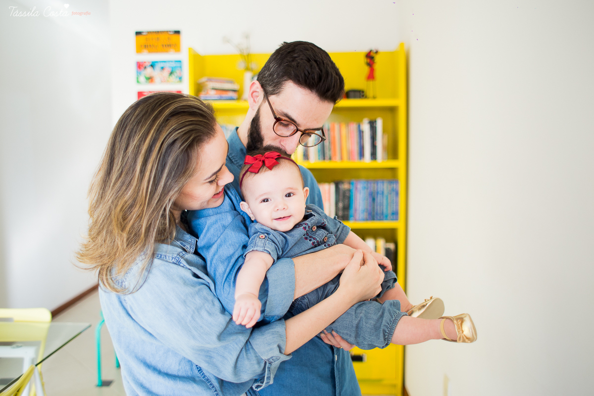 ensaio lifestyle, tassila costa fotografia, fotos feitas em casa, carol cata, Pr Tiago Cata, Praia da Costa, Primeira Igreja Batista da Praia da Costa, ensaio fotográfico feito em casa