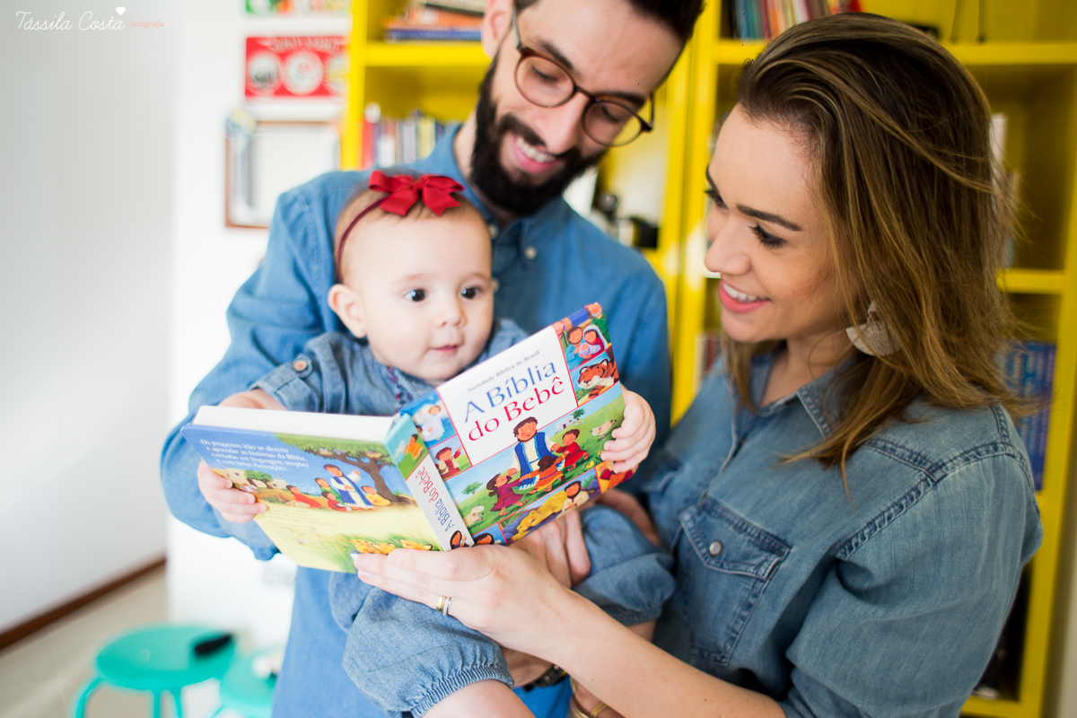 ensaio lifestyle, tassila costa fotografia, fotos feitas em casa, carol cata, Pr Tiago Cata, Praia da Costa, Primeira Igreja Batista da Praia da Costa, ensaio fotográfico feito em casa