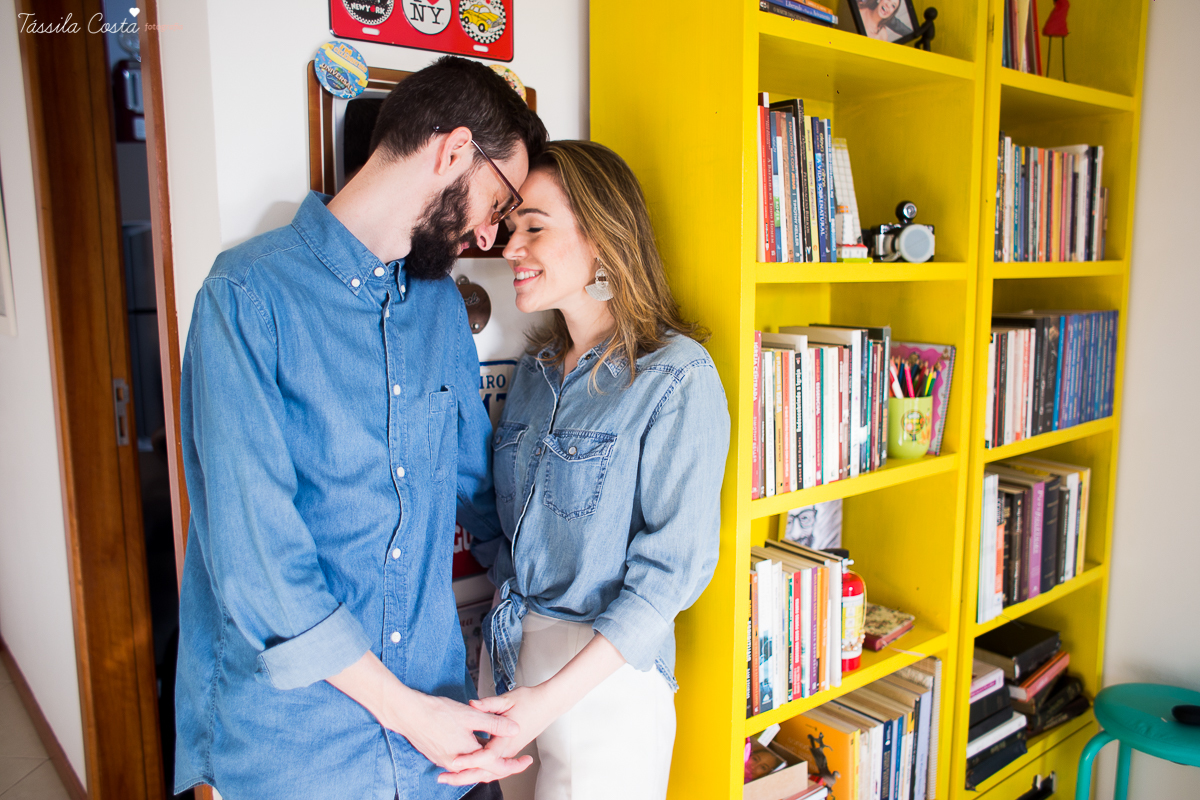 ensaio lifestyle, tassila costa fotografia, fotos feitas em casa, carol cata, Pr Tiago Cata, Praia da Costa, Primeira Igreja Batista da Praia da Costa, ensaio fotográfico feito em casa