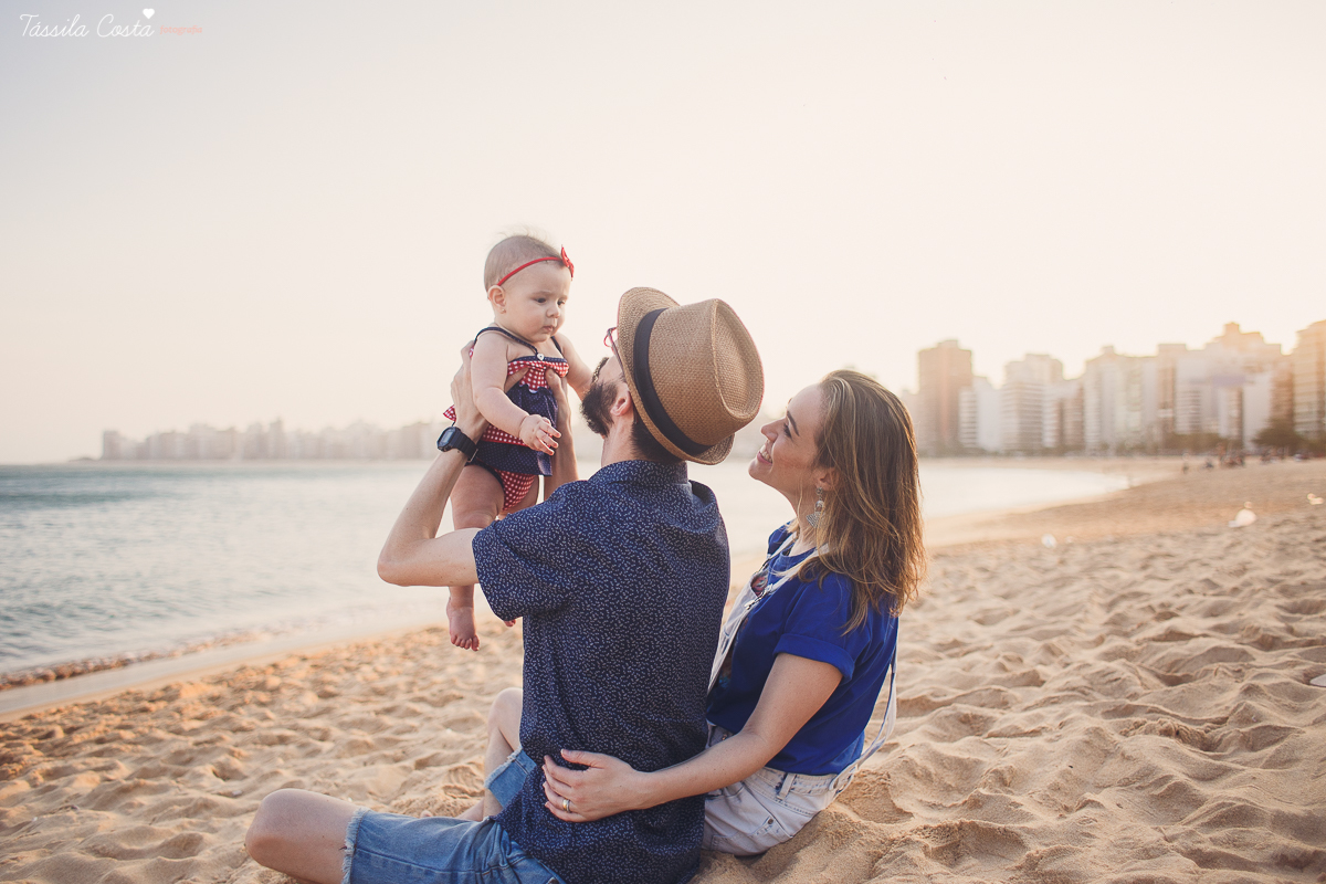 ensaio lifestyle, tassila costa fotografia, fotos feitas em casa, carol cata, Pr Tiago Cata, Praia da Costa, Primeira Igreja Batista da Praia da Costa, ensaio fotográfico feito em casa, fim de tarde na praia da costa