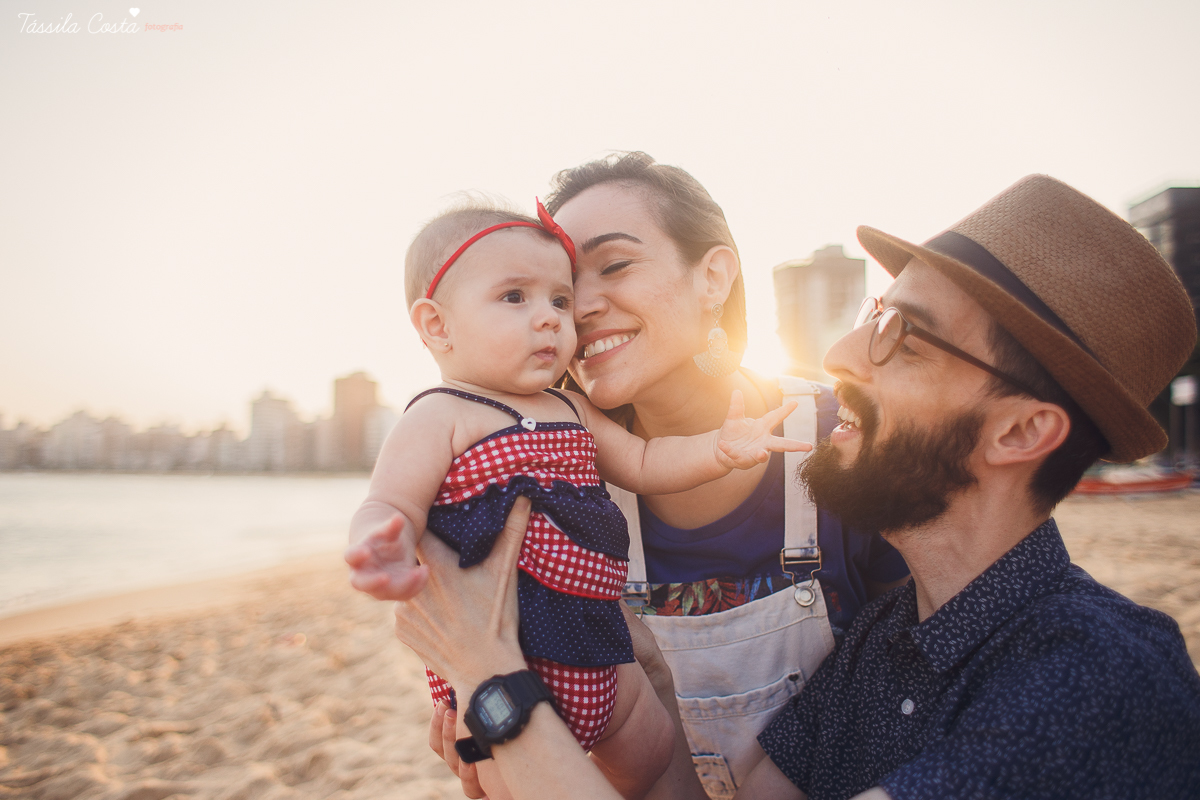 ensaio lifestyle, tassila costa fotografia, fotos feitas em casa, carol cata, Pr Tiago Cata, Praia da Costa, Primeira Igreja Batista da Praia da Costa, ensaio fotográfico feito em casa, fim de tarde na praia da costa