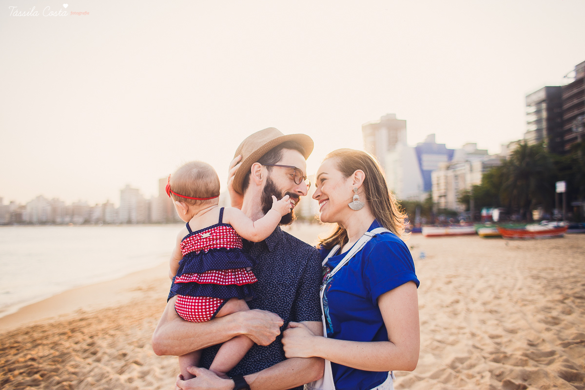 ensaio lifestyle, tassila costa fotografia, fotos feitas em casa, carol cata, Pr Tiago Cata, Praia da Costa, Primeira Igreja Batista da Praia da Costa, ensaio fotográfico feito em casa, fim de tarde na praia da costa