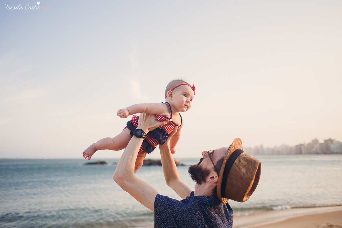 ensaio lifestyle, tassila costa fotografia, fotos feitas em casa, carol cata, Pr Tiago Cata, Praia da Costa, Primeira Igreja Batista da Praia da Costa, ensaio fotográfico feito em casa, fim de tarde na praia da costa