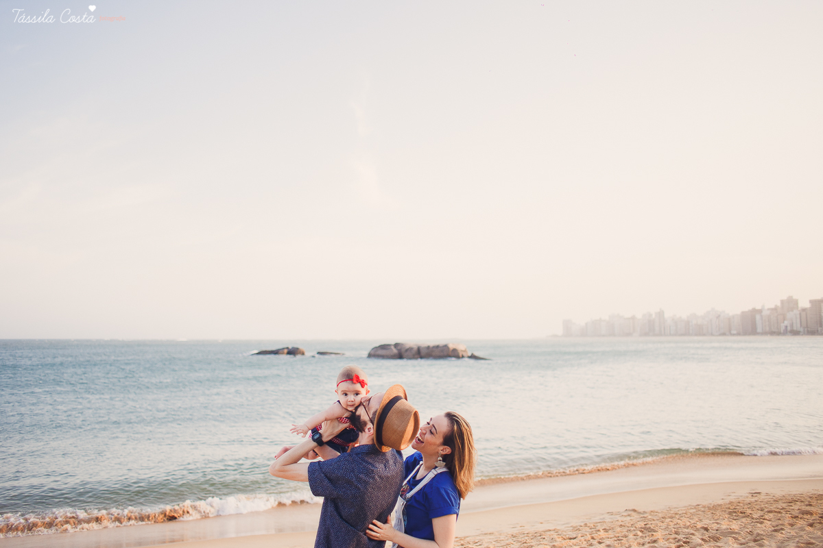 ensaio lifestyle, tassila costa fotografia, fotos feitas em casa, carol cata, Pr Tiago Cata, Praia da Costa, Primeira Igreja Batista da Praia da Costa, ensaio fotográfico feito em casa, fim de tarde na praia da costa