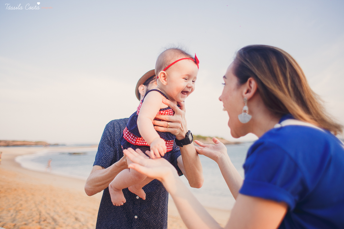 ensaio lifestyle, tassila costa fotografia, fotos feitas em casa, carol cata, Pr Tiago Cata, Praia da Costa, Primeira Igreja Batista da Praia da Costa, ensaio fotográfico feito em casa, fim de tarde na praia da costa