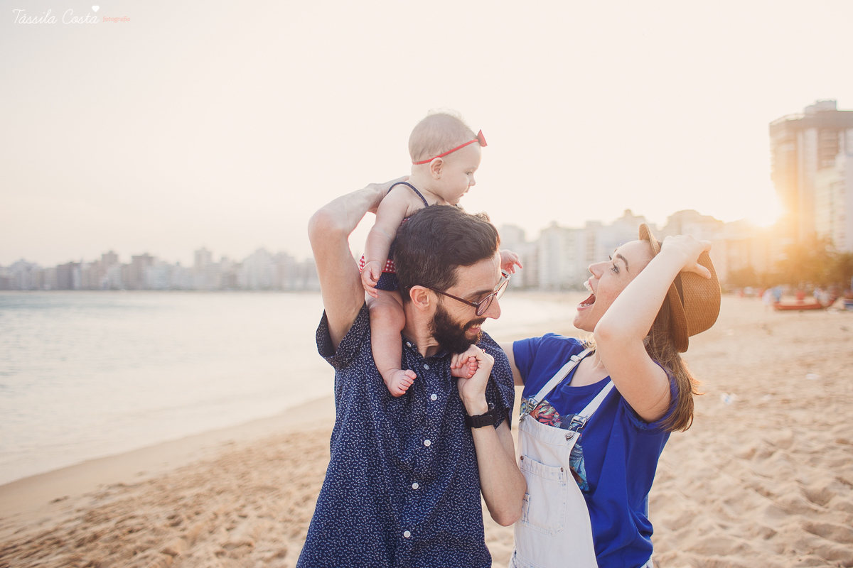 ensaio lifestyle, tassila costa fotografia, fotos feitas em casa, carol cata, Pr Tiago Cata, Praia da Costa, Primeira Igreja Batista da Praia da Costa, ensaio fotográfico feito em casa, fim de tarde na praia da costa