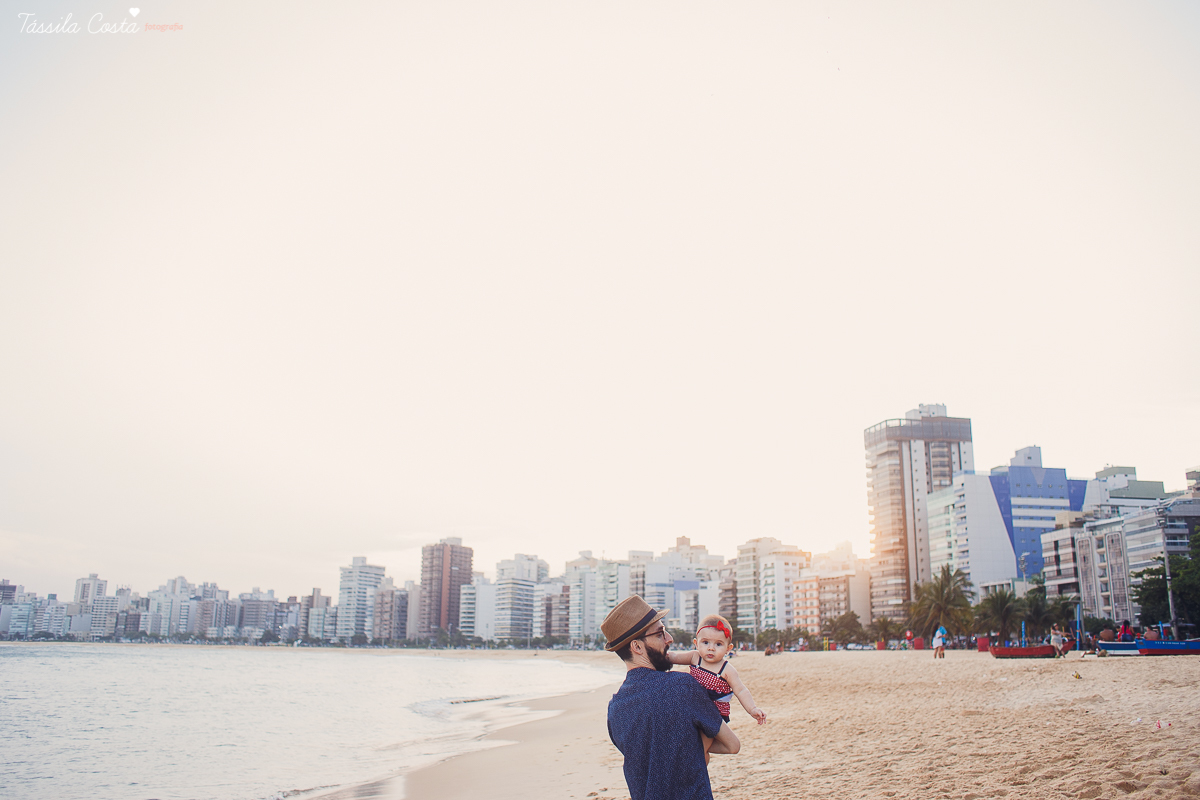 ensaio lifestyle, tassila costa fotografia, fotos feitas em casa, carol cata, Pr Tiago Cata, Praia da Costa, Primeira Igreja Batista da Praia da Costa, ensaio fotográfico feito em casa, fim de tarde na praia da costa