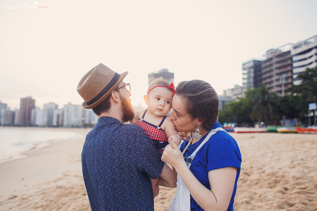 ensaio lifestyle, tassila costa fotografia, fotos feitas em casa, carol cata, Pr Tiago Cata, Praia da Costa, Primeira Igreja Batista da Praia da Costa, ensaio fotográfico feito em casa, fim de tarde na praia da costa
