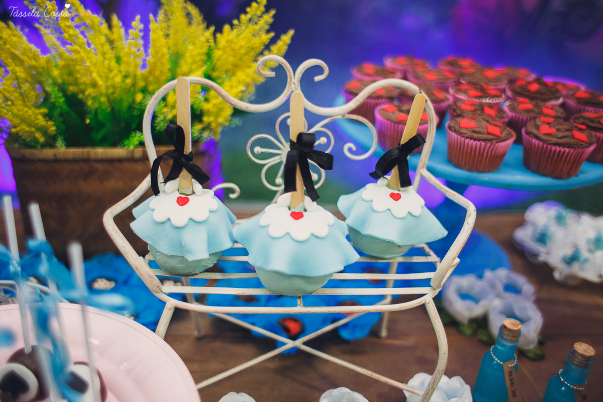 CAROL FEZ 15 ANOS, tema da decoração da festa de 15 anos Alice no País das Maravilhas, Cerimonial bom na Praia de Itaparica, Bolha Fest, festa em Vila Velha ES, Tássila Costa ES