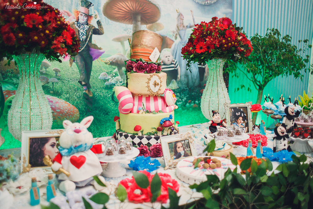 CAROL FEZ 15 ANOS, tema da decoração da festa de 15 anos Alice no País das Maravilhas, Cerimonial bom na Praia de Itaparica, Bolha Fest, festa em Vila Velha ES, Tássila Costa ES
