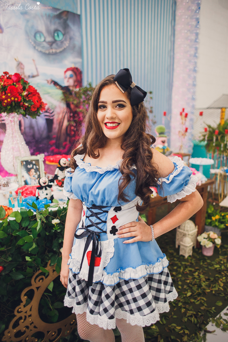CAROL FEZ 15 ANOS, tema da decoração da festa de 15 anos Alice no País das Maravilhas, Cerimonial bom na Praia de Itaparica, Bolha Fest, festa em Vila Velha ES, Tássila Costa ES