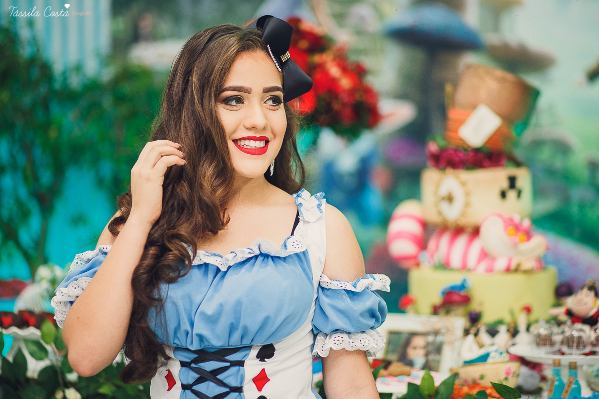 CAROL FEZ 15 ANOS, tema da decoração da festa de 15 anos Alice no País das Maravilhas, Cerimonial bom na Praia de Itaparica, Bolha Fest, festa em Vila Velha ES, Tássila Costa ES