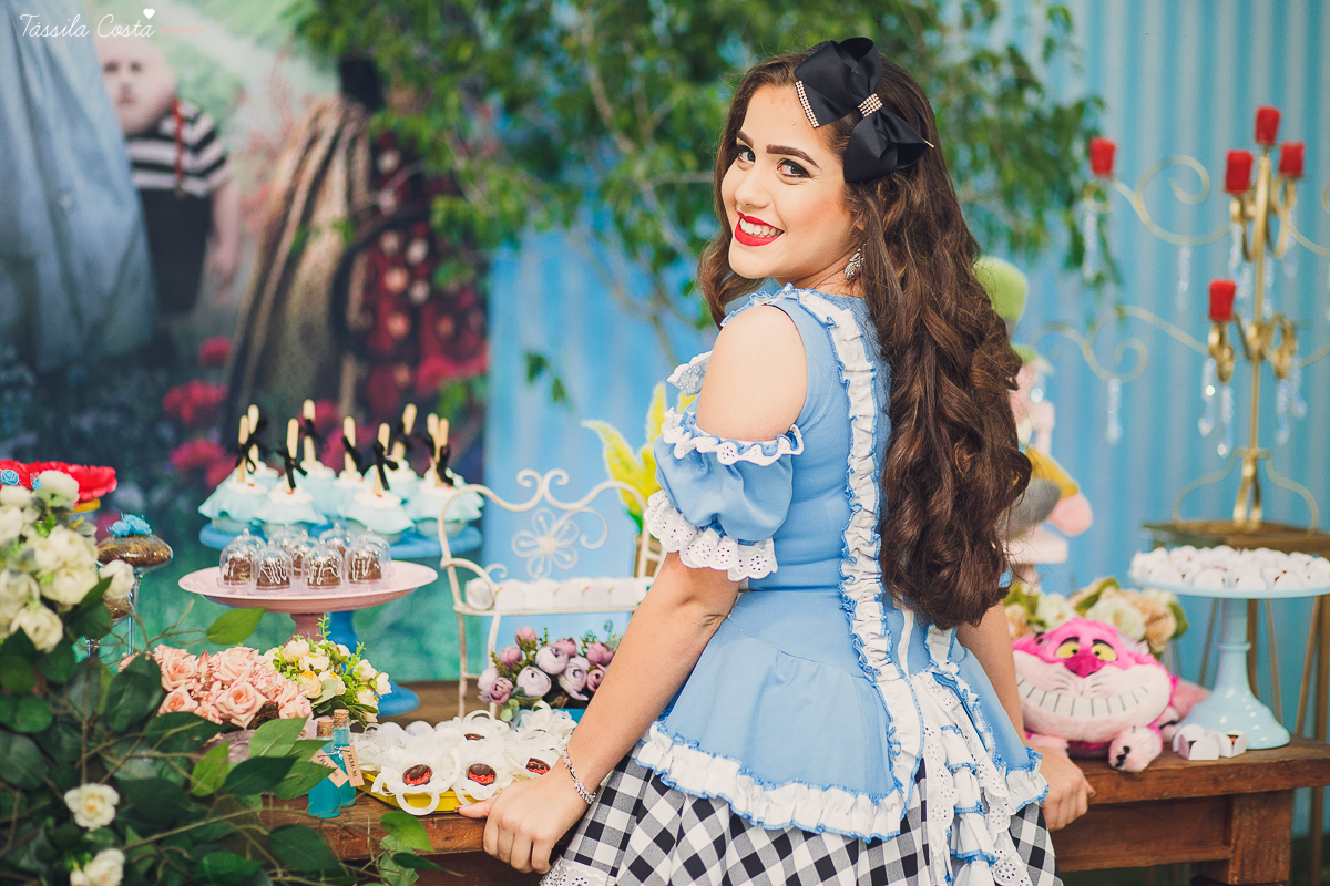 CAROL FEZ 15 ANOS, tema da decoração da festa de 15 anos Alice no País das Maravilhas, Cerimonial bom na Praia de Itaparica, Bolha Fest, festa em Vila Velha ES, Tássila Costa ES
