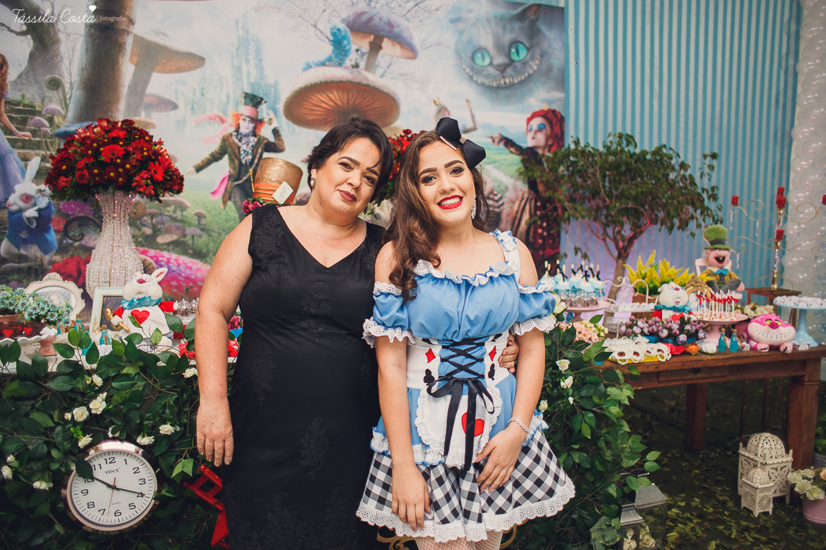 CAROL FEZ 15 ANOS, tema da decoração da festa de 15 anos Alice no País das Maravilhas, Cerimonial bom na Praia de Itaparica, Bolha Fest, festa em Vila Velha ES, Tássila Costa ES