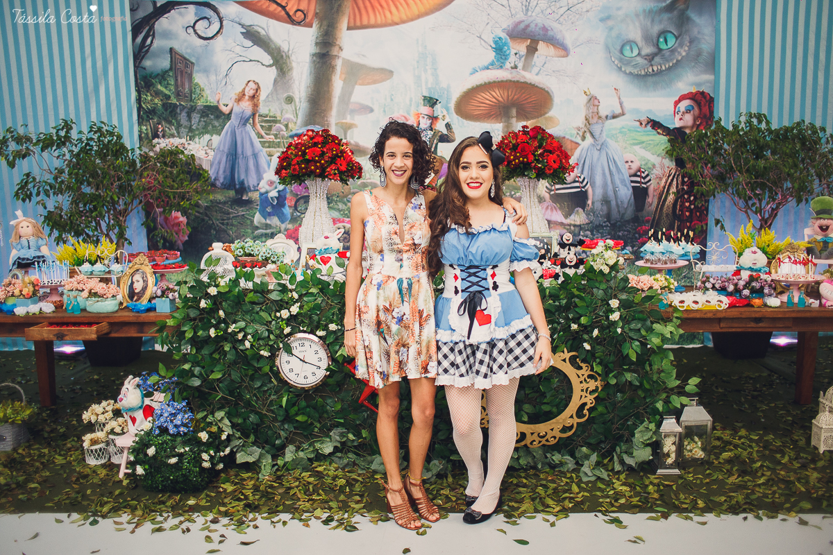 CAROL FEZ 15 ANOS, tema da decoração da festa de 15 anos Alice no País das Maravilhas, Cerimonial bom na Praia de Itaparica, Bolha Fest, festa em Vila Velha ES, Tássila Costa ES