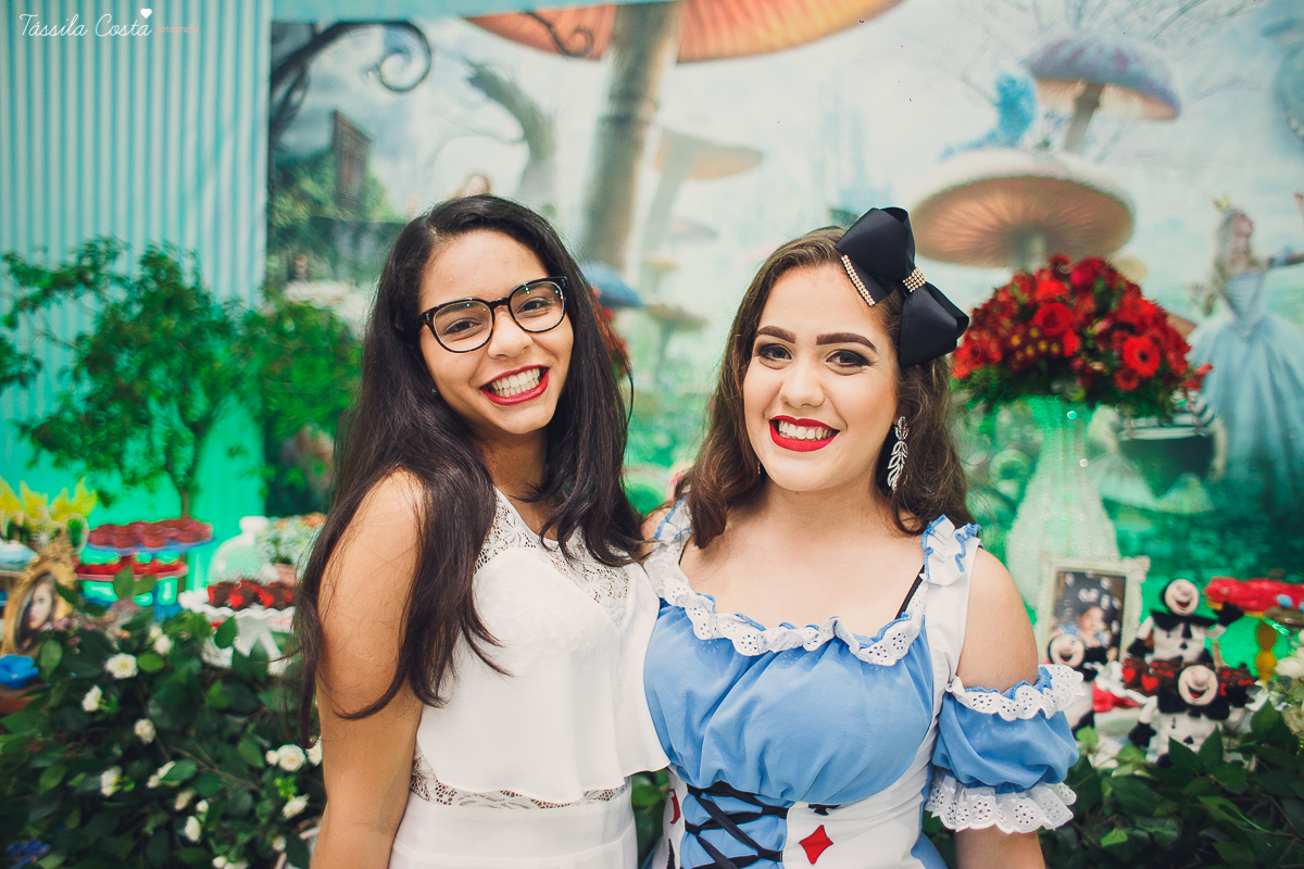CAROL FEZ 15 ANOS, tema da decoração da festa de 15 anos Alice no País das Maravilhas, Cerimonial bom na Praia de Itaparica, Bolha Fest, festa em Vila Velha ES, Tássila Costa ES