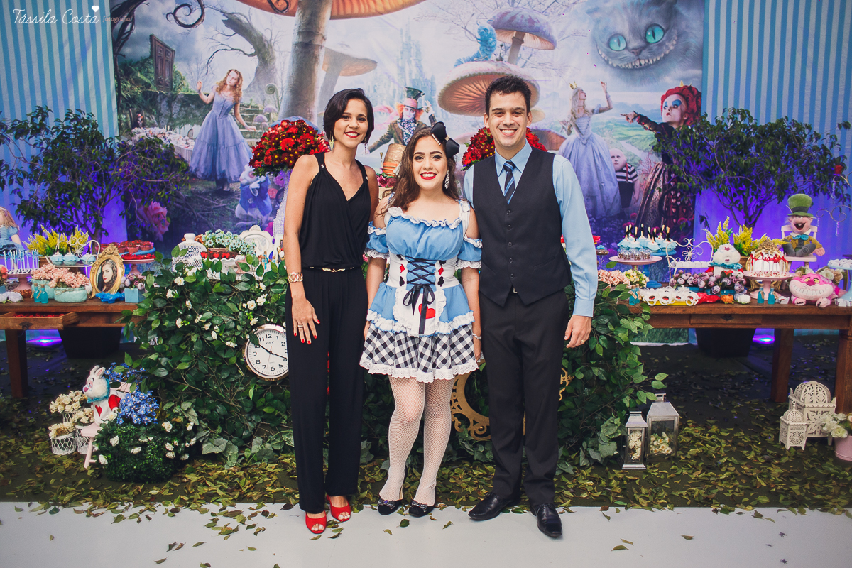 CAROL FEZ 15 ANOS, tema da decoração da festa de 15 anos Alice no País das Maravilhas, Cerimonial bom na Praia de Itaparica, Bolha Fest, festa em Vila Velha ES, Tássila Costa ES