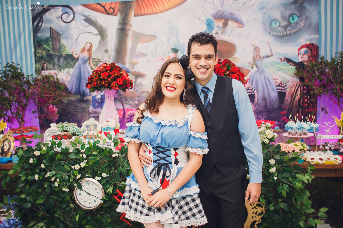 CAROL FEZ 15 ANOS, tema da decoração da festa de 15 anos Alice no País das Maravilhas, Cerimonial bom na Praia de Itaparica, Bolha Fest, festa em Vila Velha ES, Tássila Costa ES