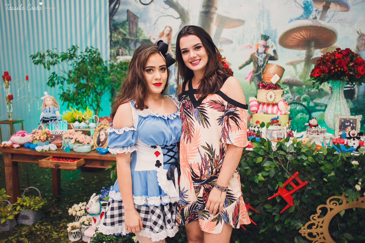 CAROL FEZ 15 ANOS, tema da decoração da festa de 15 anos Alice no País das Maravilhas, Cerimonial bom na Praia de Itaparica, Bolha Fest, festa em Vila Velha ES, Tássila Costa ES