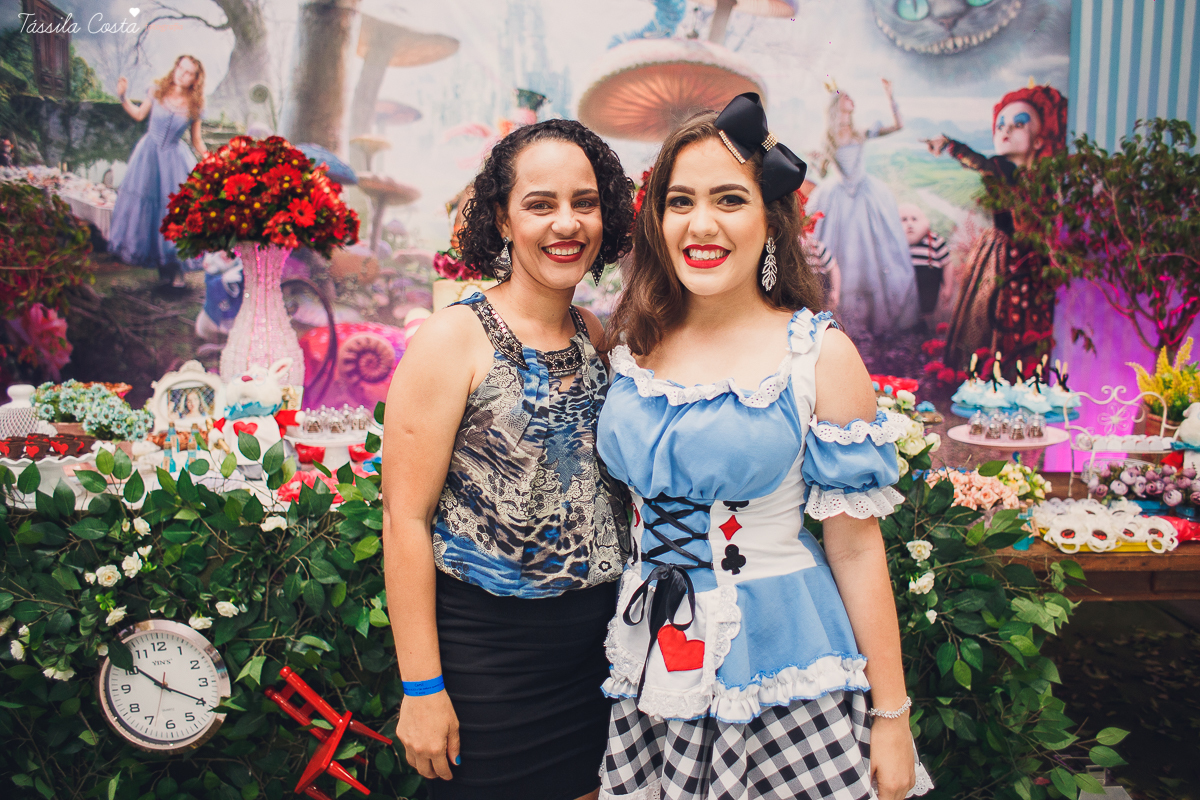 CAROL FEZ 15 ANOS, tema da decoração da festa de 15 anos Alice no País das Maravilhas, Cerimonial bom na Praia de Itaparica, Bolha Fest, festa em Vila Velha ES, Tássila Costa ES