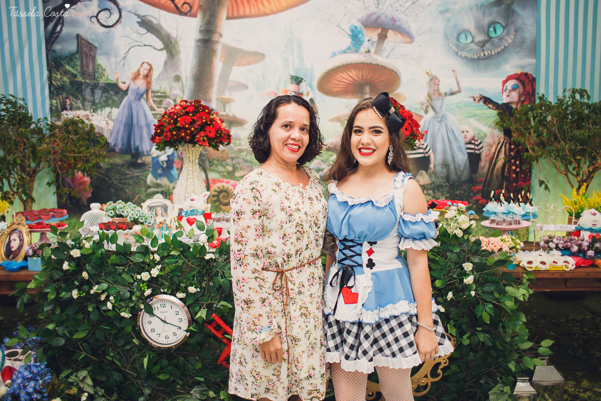 CAROL FEZ 15 ANOS, tema da decoração da festa de 15 anos Alice no País das Maravilhas, Cerimonial bom na Praia de Itaparica, Bolha Fest, festa em Vila Velha ES, Tássila Costa ES