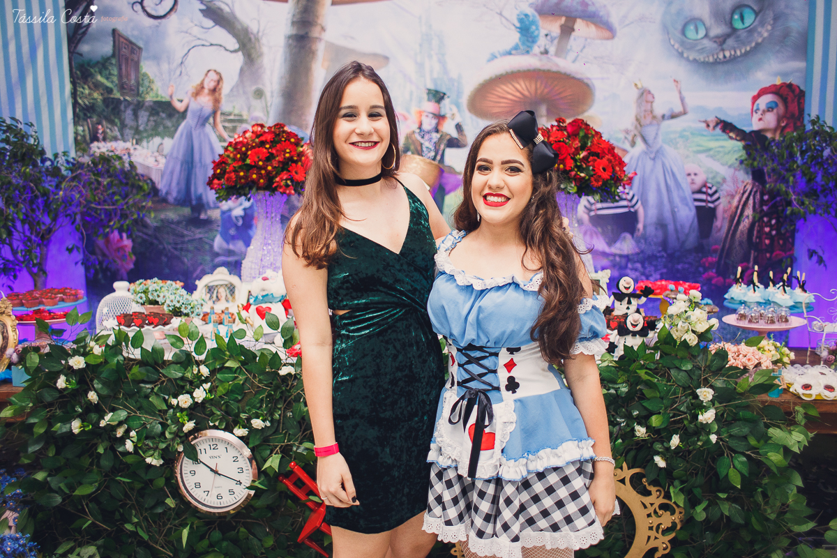 CAROL FEZ 15 ANOS, tema da decoração da festa de 15 anos Alice no País das Maravilhas, Cerimonial bom na Praia de Itaparica, Bolha Fest, festa em Vila Velha ES, Tássila Costa ES