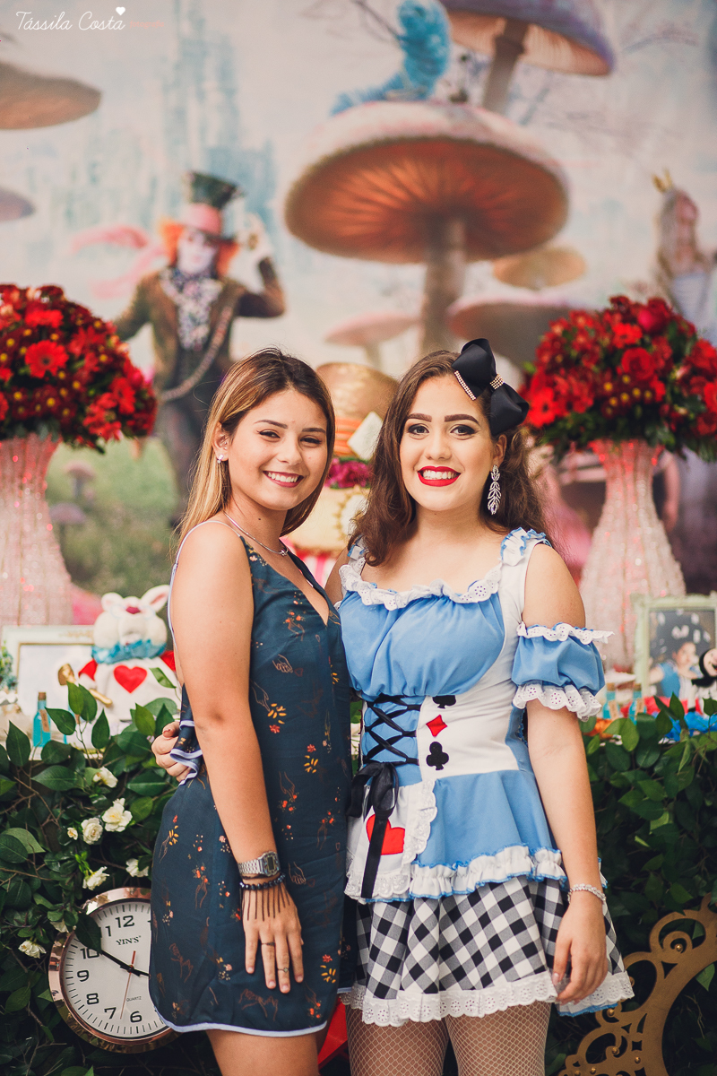 CAROL FEZ 15 ANOS, tema da decoração da festa de 15 anos Alice no País das Maravilhas, Cerimonial bom na Praia de Itaparica, Bolha Fest, festa em Vila Velha ES, Tássila Costa ES