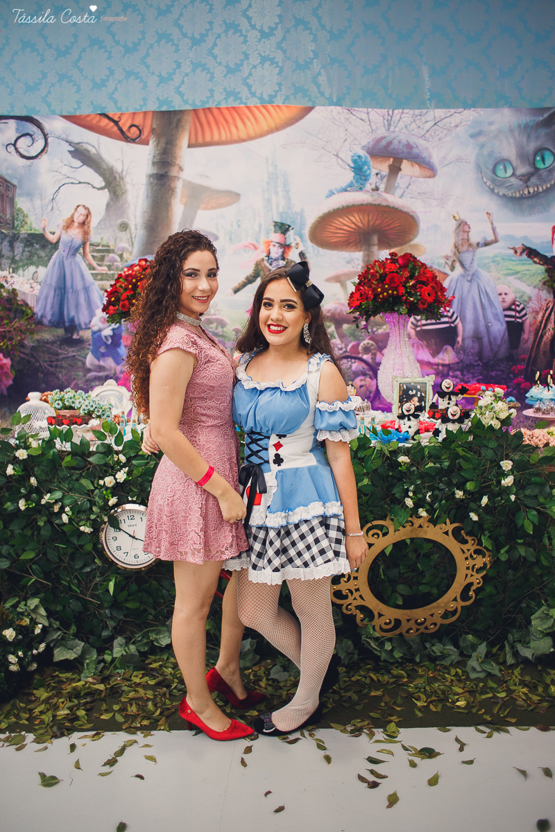 CAROL FEZ 15 ANOS, tema da decoração da festa de 15 anos Alice no País das Maravilhas, Cerimonial bom na Praia de Itaparica, Bolha Fest, festa em Vila Velha ES, Tássila Costa ES
