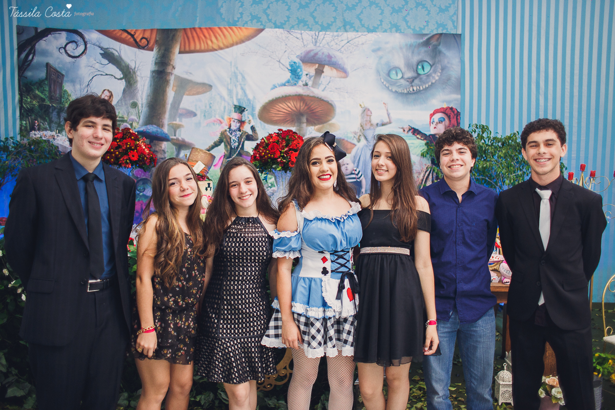 CAROL FEZ 15 ANOS, tema da decoração da festa de 15 anos Alice no País das Maravilhas, Cerimonial bom na Praia de Itaparica, Bolha Fest, festa em Vila Velha ES, Tássila Costa ES